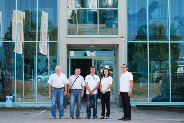 Працівники ПП &laquo;Берлин&raquo; біля заводу SolarFocus